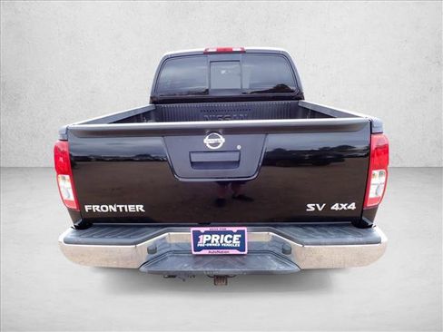 Used 2018 Nissan Frontier SV image 3