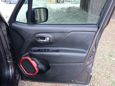 Used 2017 Jeep Renegade Trailhawk AWD/4WD image 26
