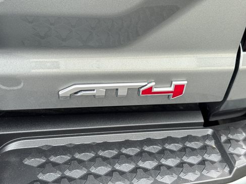 Certified 2025 GMC Canyon AT4 AWD/4WD image 9