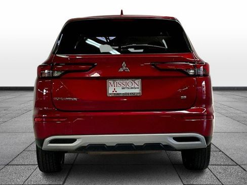 Used 2023 Mitsubishi Outlander SE image 4
