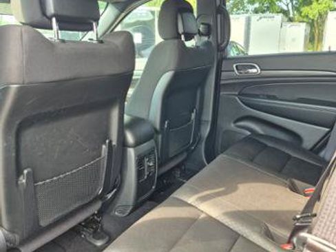 Used 2020 Jeep Grand Cherokee Laredo AWD/4WD image 13