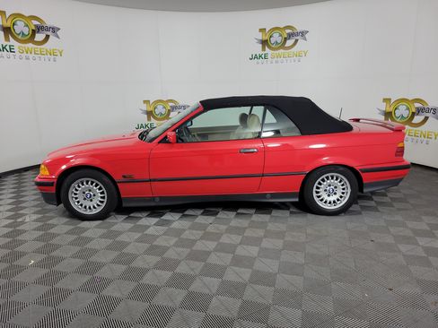 Used 1995 BMW 318i Convertible RWD image 2