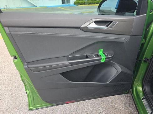 New 2026 Volkswagen Taos SE FWD image 12