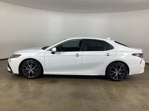 Used 2024 Toyota Camry SE FWD image 8