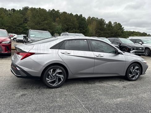 New 2025 Hyundai Elantra SEL image 6