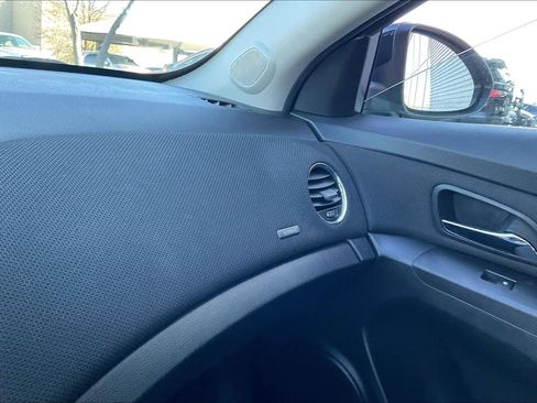Used 2016 Chevrolet Cruze LT image 32