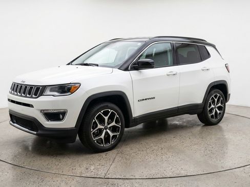 Used 2025 Jeep Compass Limited AWD/4WD image 3