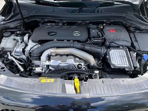 Used 2025 Mercedes-Benz GLA 250 image 9