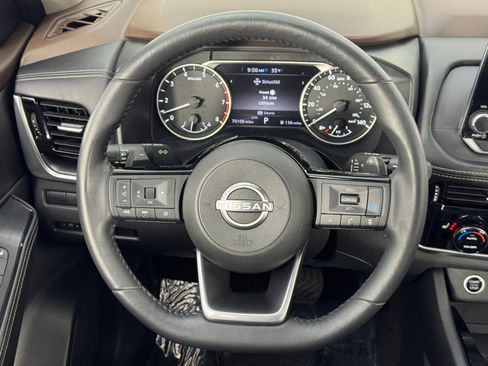 Used 2022 Nissan Rogue SV w/ SV Premium Package image 19