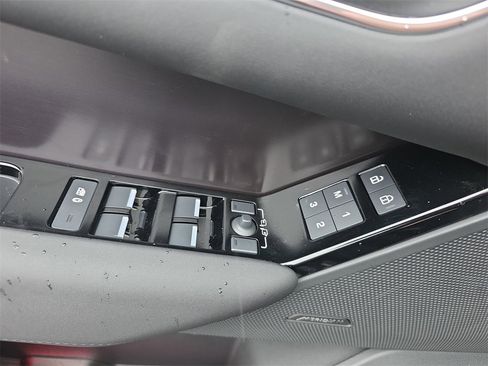 New 2026 Land Rover Range Rover Velar Dynamic SE image 30