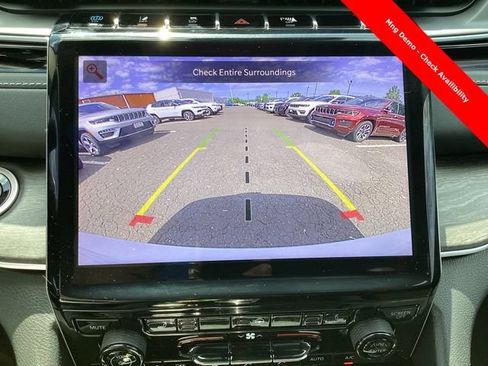 Used 2023 Jeep Grand Cherokee 4WD 4xe image 13