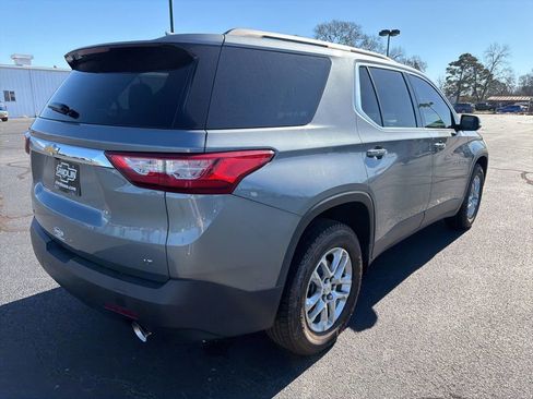 Used 2020 Chevrolet Traverse LT image 7