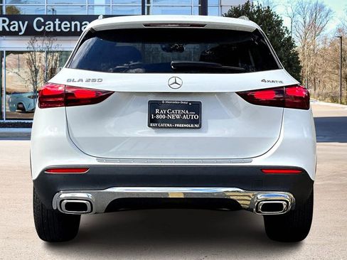 Used 2025 Mercedes-Benz GLA 250 4MATIC image 4