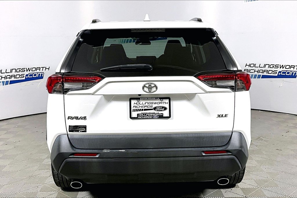 Used 2020 Toyota RAV4 XLE Premium FWD image 4