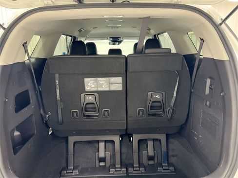 Used 2023 Kia Carnival LX image 23