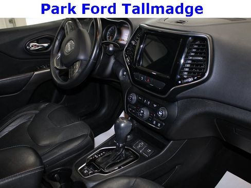 Used 2019 Jeep Cherokee Limited image 24
