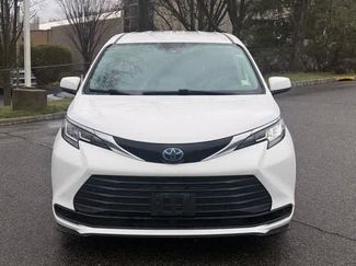 Used 2023 Toyota Sienna LE video 2