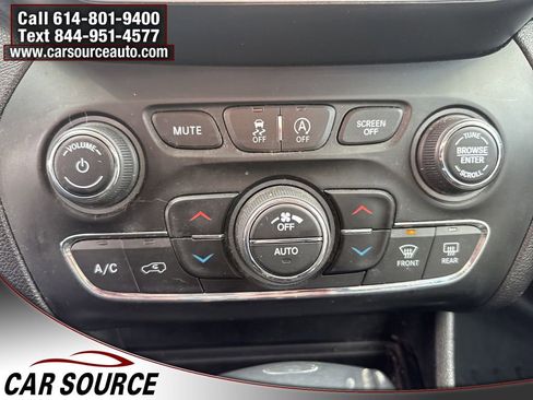 Used 2019 Jeep Cherokee Trailhawk AWD/4WD image 27