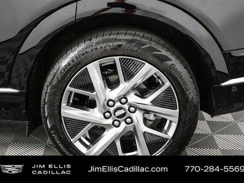 Used 2025 Cadillac Optiq Luxury 2 w/ LPO, Floor Liner Package AWD/4WD image 37