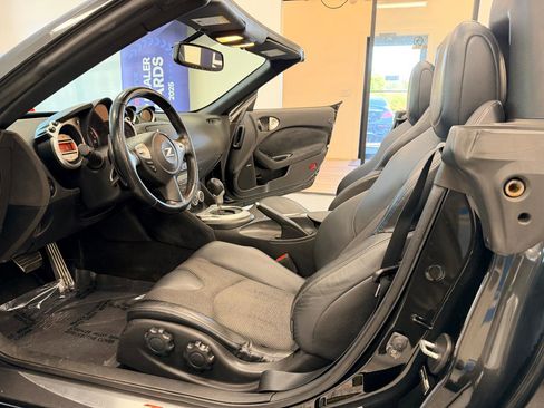 Used 2010 Nissan 370Z Touring RWD image 30