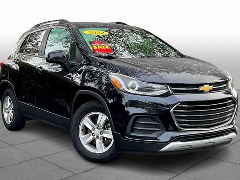 Used 2022 Chevrolet Trax LT w/ LT Convenience Package FWD image 3