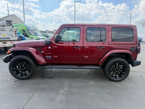 Used 2021 Jeep Wrangler Unlimited Sahara w/ Cold Weather Group AWD/4WD image 6