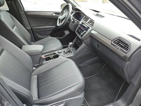 Used 2023 Volkswagen Tiguan SE R-Line image 11