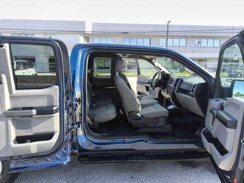 Used 2018 Ford F150 XLT AWD/4WD image 23