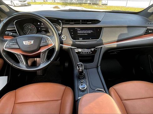 Used 2021 Cadillac XT5 Premium Luxury image 3