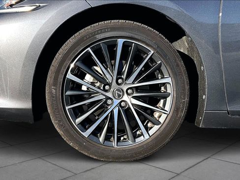 Used 2022 Lexus ES 300h w/ Premium Package image 11