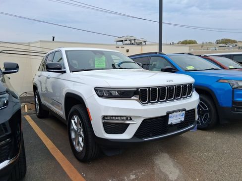 Used 2023 Jeep Grand Cherokee Limited w/ Luxury Tech Group II AWD/4WD image 2