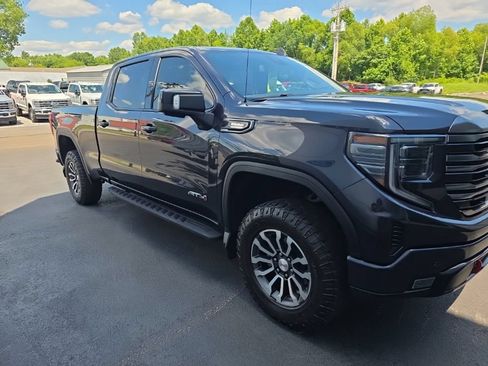Used 2022 GMC Sierra 1500 AT4 w/ AT4 Premium Package AWD/4WD image 4