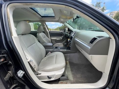 Used 2010 Chrysler 300 Touring RWD image 25