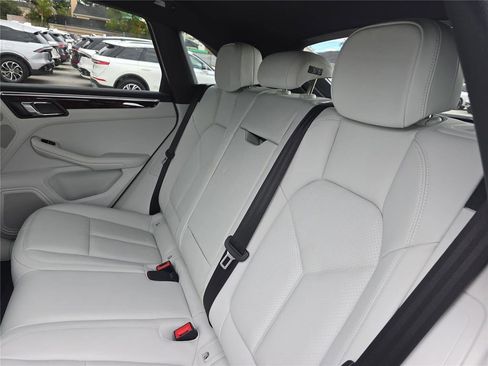 Used 2023 Porsche Macan S image 11
