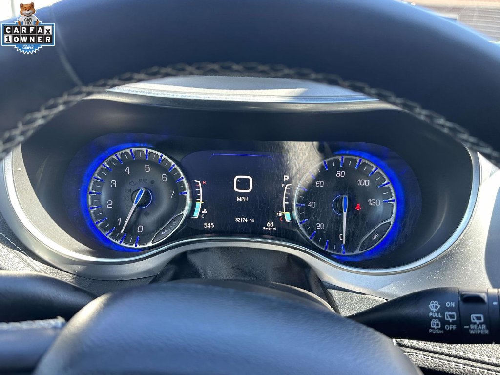 Used 2025 Chrysler Pacifica Limited FWD image 24