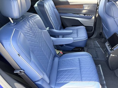 Used 2026 Cadillac Vistiq Premium Luxury w/ LPO, Floor Liner Package AWD/4WD image 13