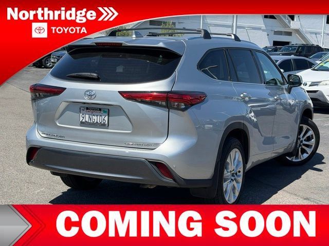 Certified 2021 Toyota Highlander Limited AWD/4WD image 4