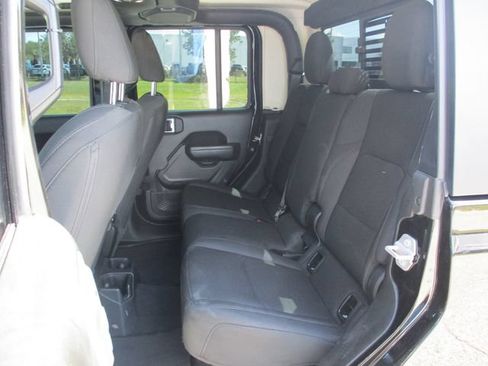 Used 2022 Jeep Gladiator Sport AWD/4WD image 11