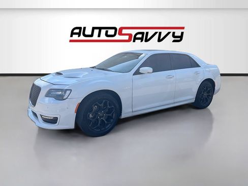 Used 2023 Chrysler 300 Touring L w/ Popular Equipment Group AWD/4WD image 3