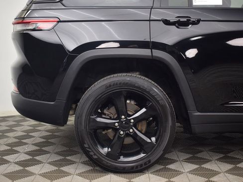 Used 2024 Jeep Grand Cherokee Altitude AWD/4WD image 27
