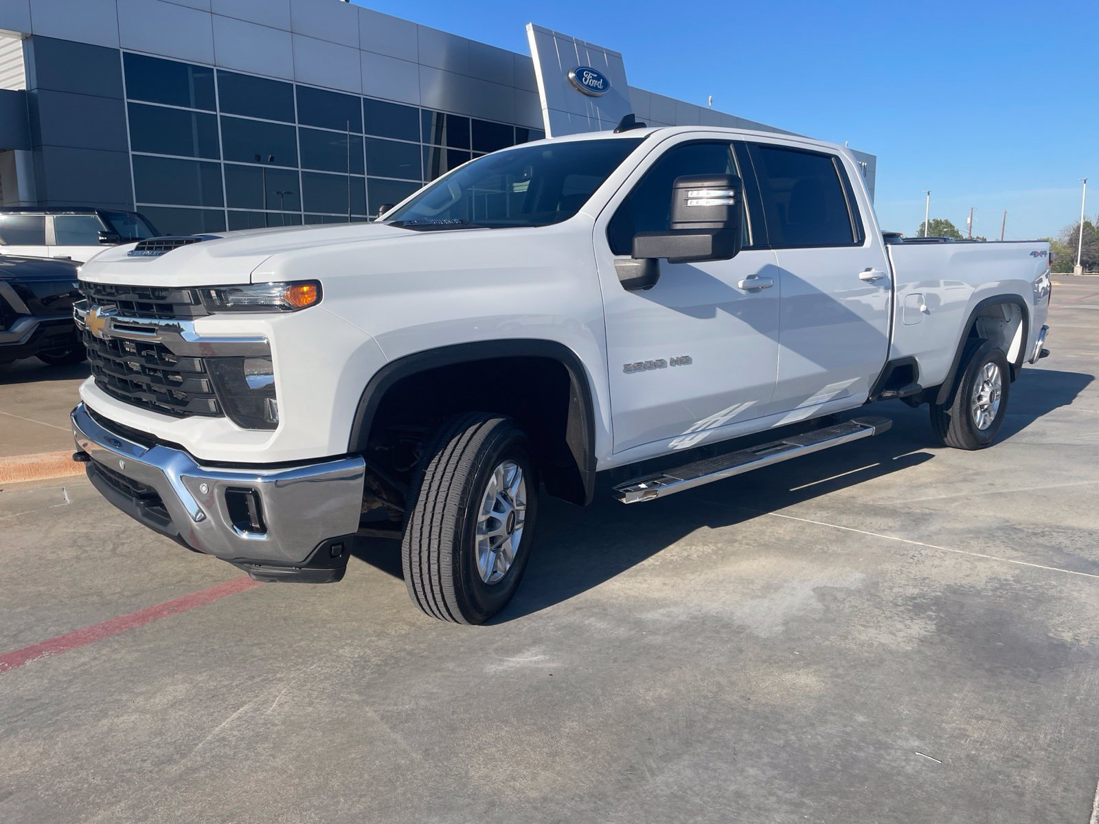 Used 2025 Chevrolet Silverado 2500 LT w/ Safety Package AWD/4WD image 3