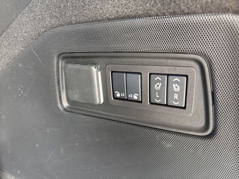 Used 2025 Cadillac Escalade Sport Platinum w/ LPO, Floor Liner Package AWD/4WD image 35