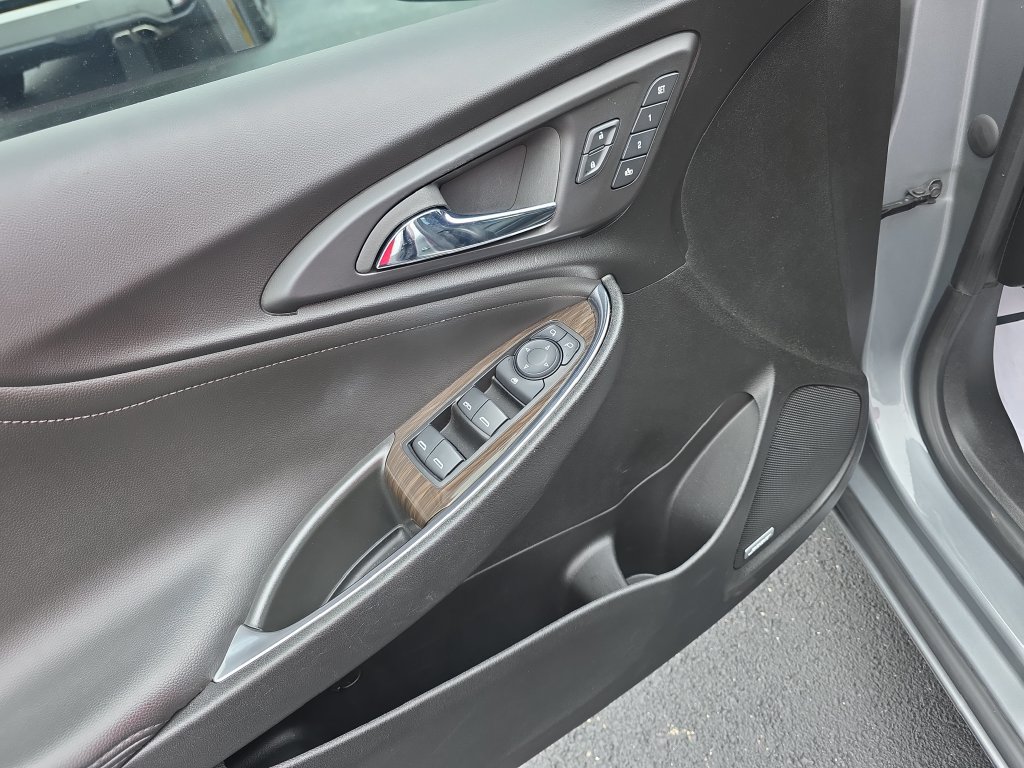 Used 2023 Chevrolet Malibu LT FWD image 13