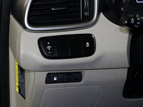 Used 2018 Kia Sorento LX image 24