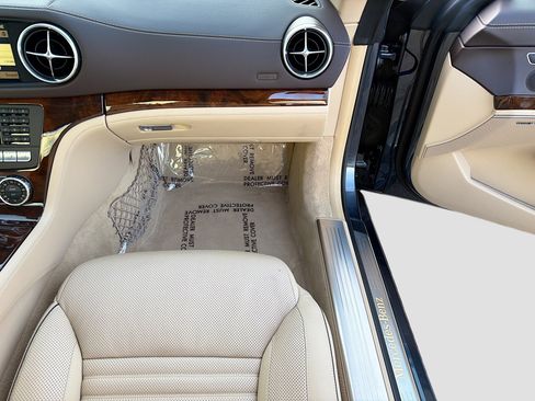 Used 2013 Mercedes-Benz SL 550 image 18