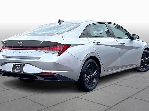 Used 2023 Hyundai Elantra SEL w/ Cargo Package image 15