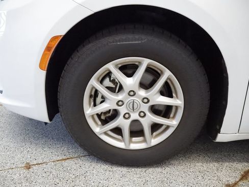Certified 2023 Chrysler Pacifica Touring-L FWD image 6