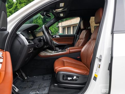 Used 2021 BMW X7 M50i AWD/4WD image 19
