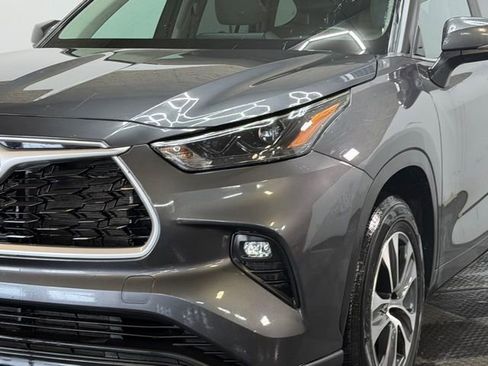 Used 2023 Toyota Highlander XLE FWD image 7