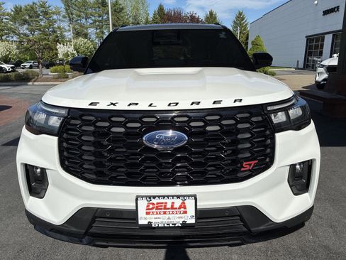 Used 2025 Ford Explorer ST w/ Sun And Sound Package AWD/4WD image 2